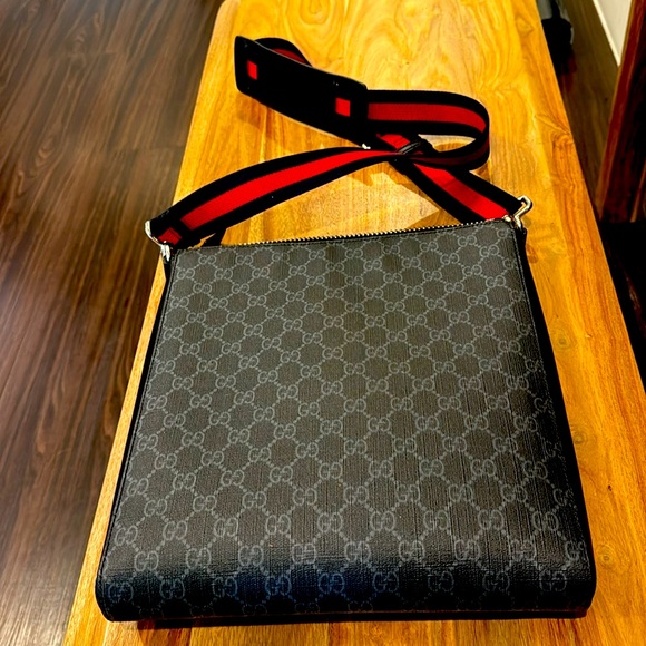 Barely used bag great condition. - Picture 2 of 3